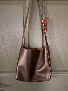 Classic Brown Shoulder Bag - Sleek Everyday Tote